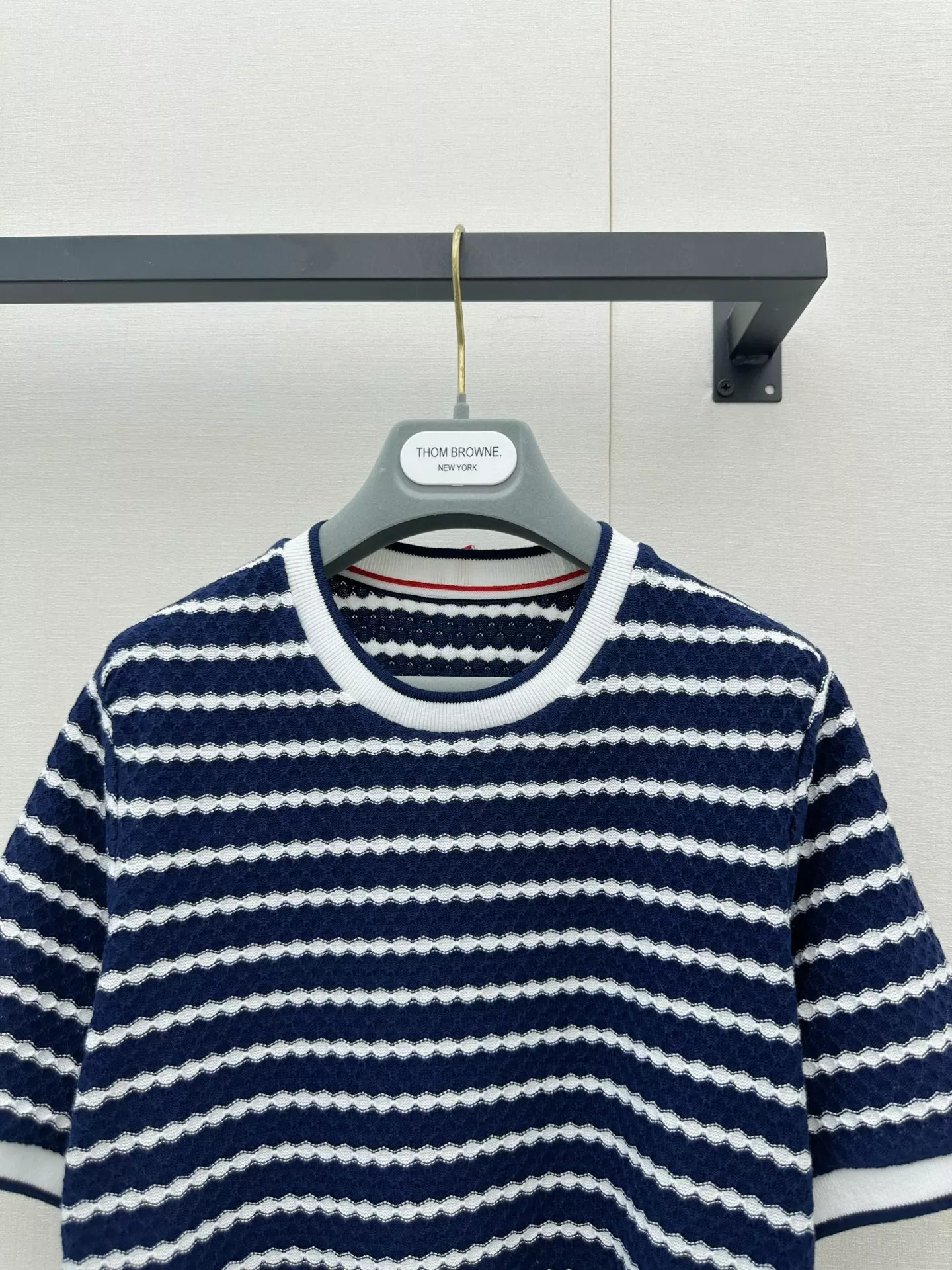 톰브라운 스트라이프 니트 반소매와 쇼츠 세트 상세 이미지 11