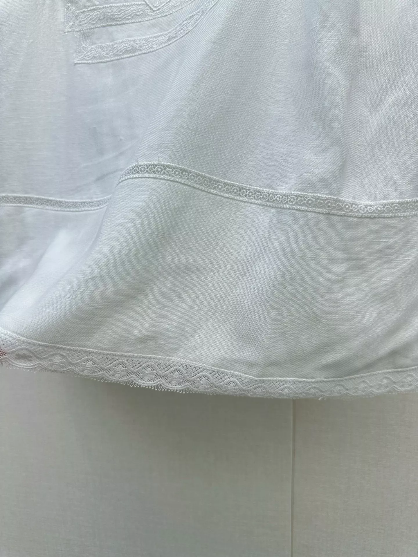 프라다 자수 포인트 린넨 혼방 슬리브리스 탑 상세 이미지 15