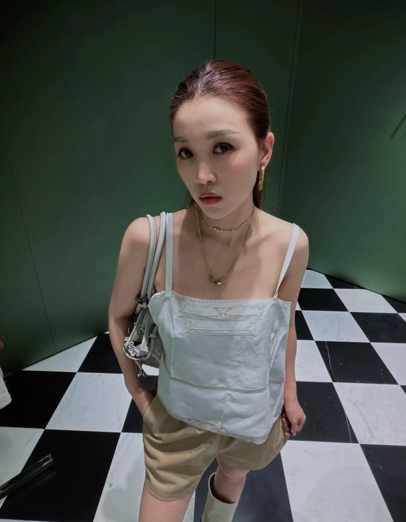 프라다 자수 포인트 린넨 혼방 슬리브리스 탑 상세 이미지 3