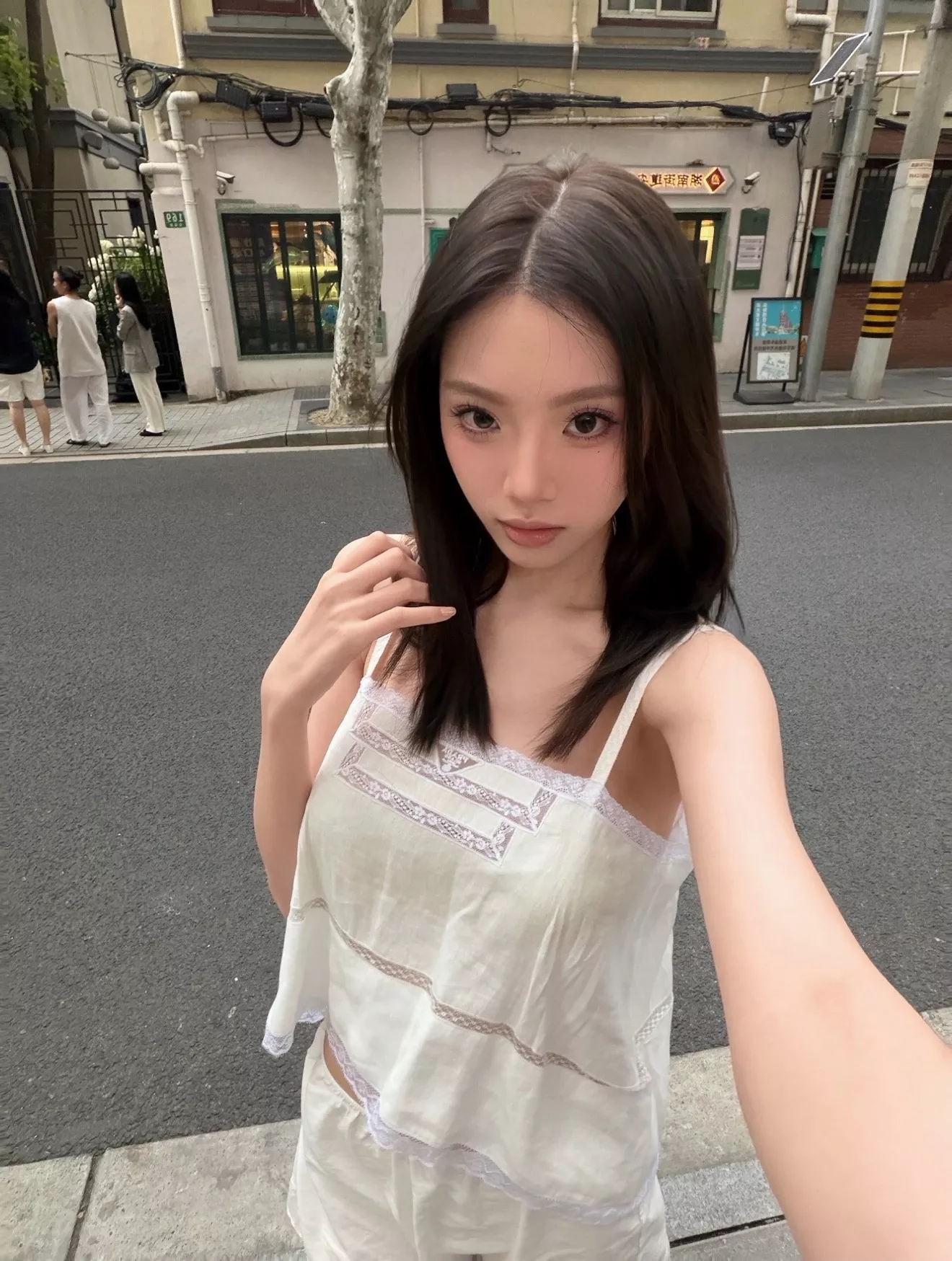 프라다 자수 포인트 린넨 혼방 슬리브리스 탑 상세 이미지 8