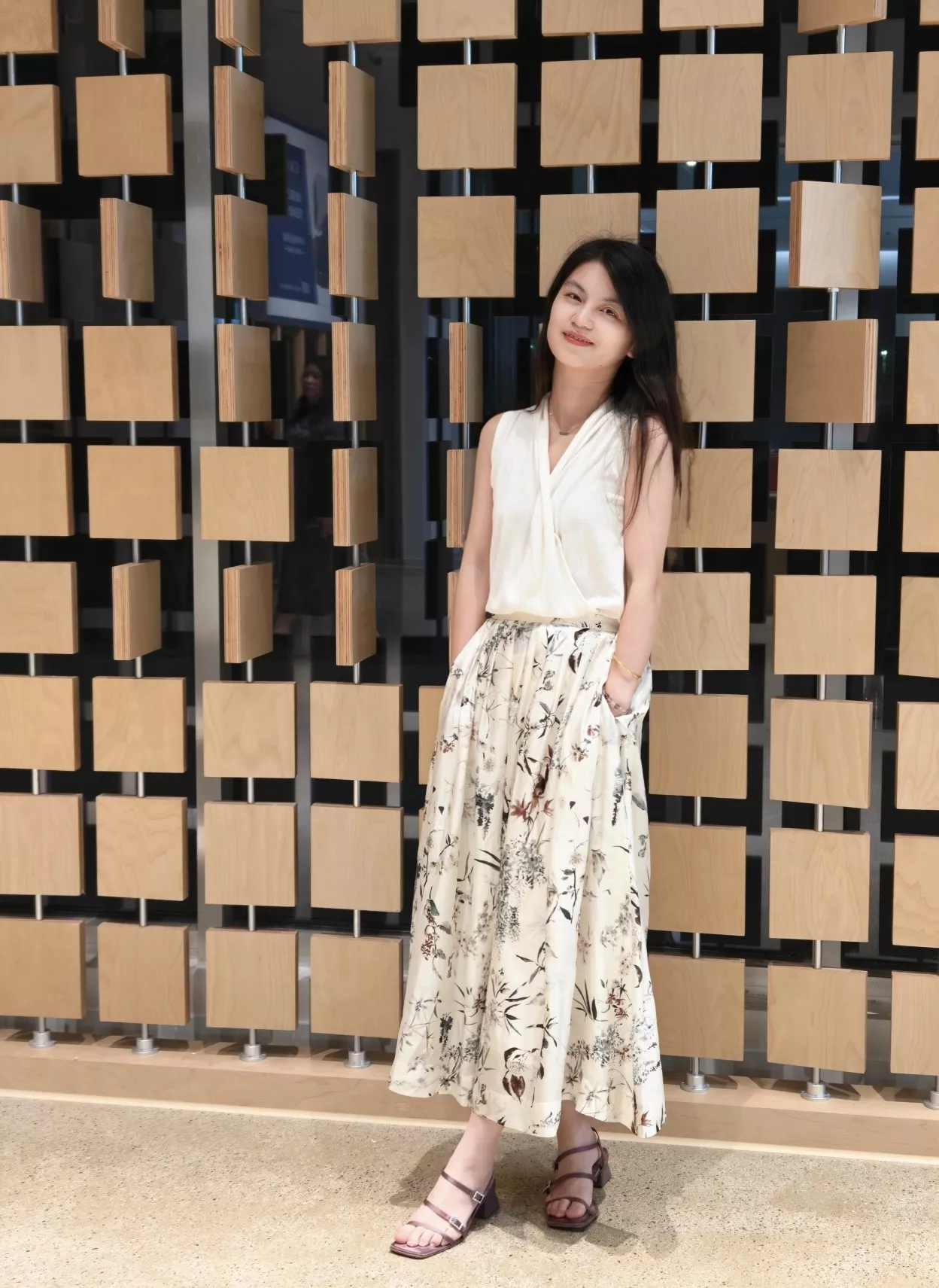 디올 복고 무드의 수묵 플라워 스커트 상세 이미지 72