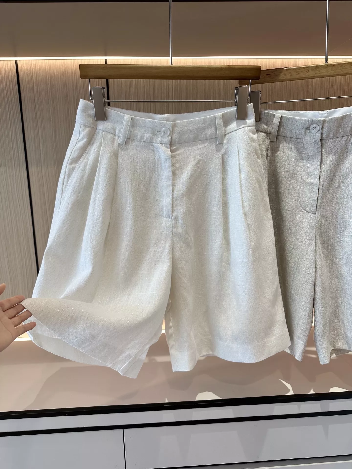 브루넬로쿠치넬리 실버사 포인트 리넨 버뮤다 반바지 상세 이미지 4