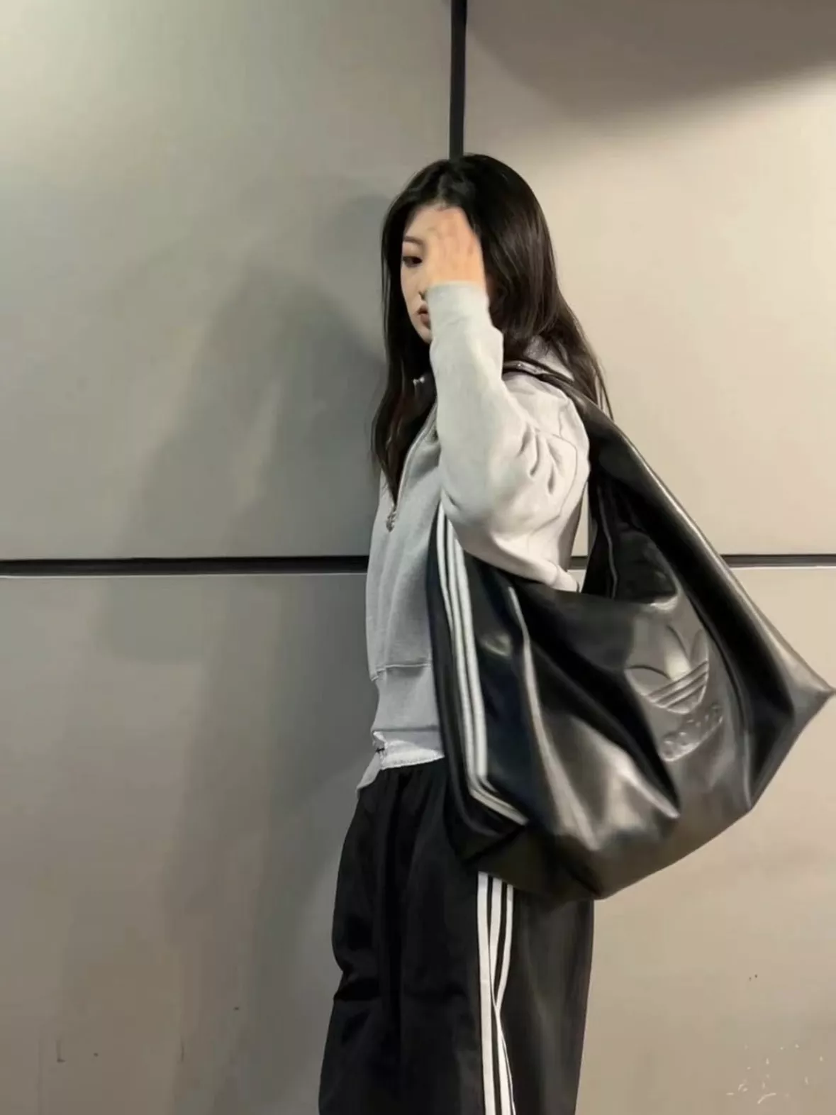 아디다스 삼선 로고 클라우드 스타일 가방 상세 이미지 5