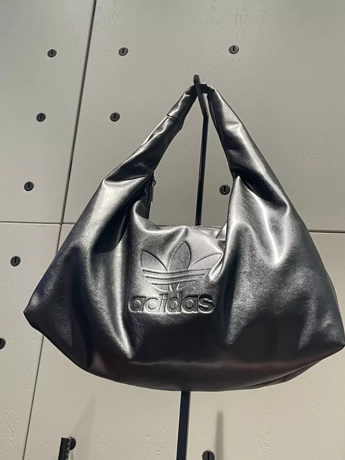 아디다스 삼선 로고 클라우드 스타일 가방 상세 이미지 1