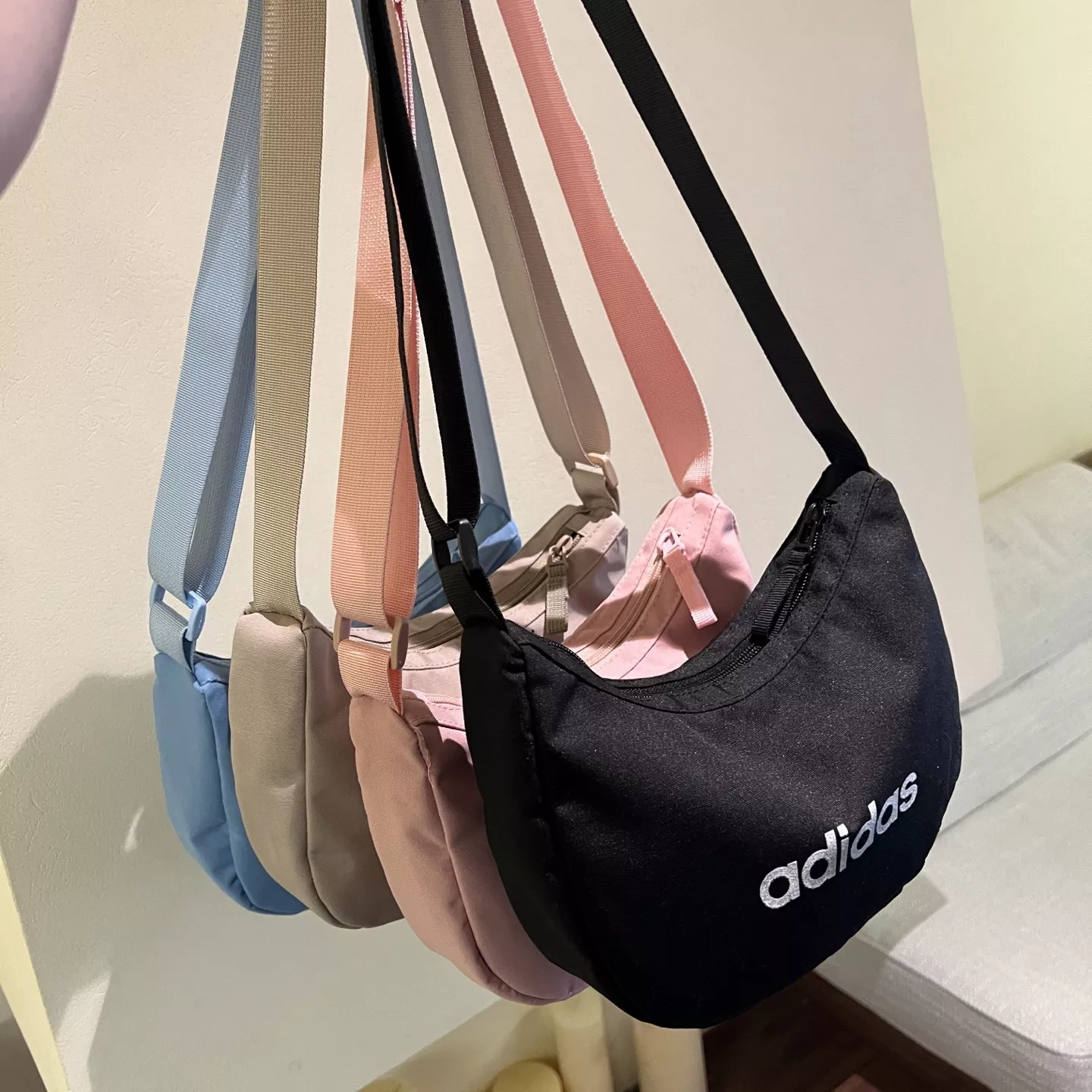 아디다스 데일리 미니 크로스 파우치 백 상세 이미지 2
