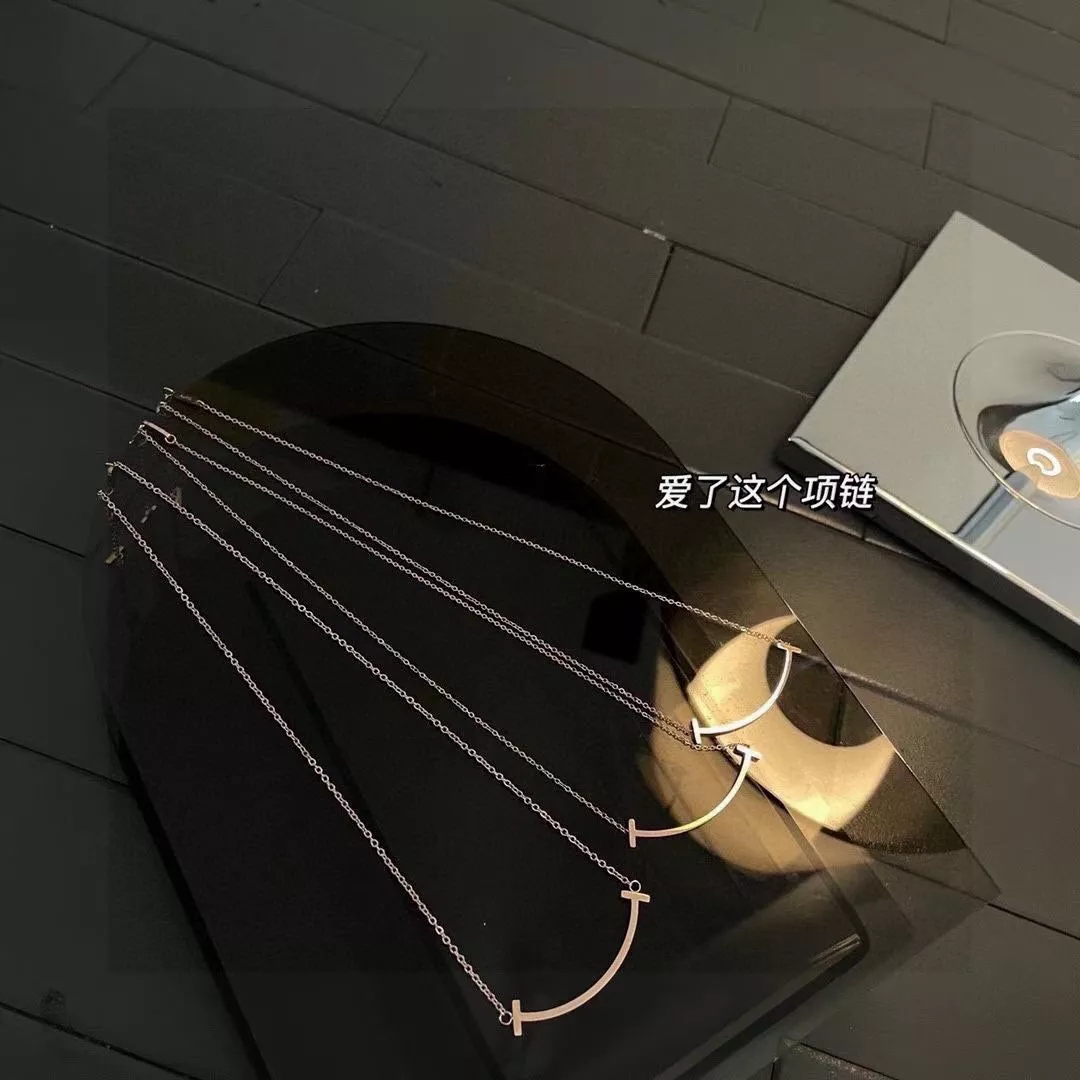 티파니앤코 로즈 골드 스마일 체인 장식 상세 이미지 4