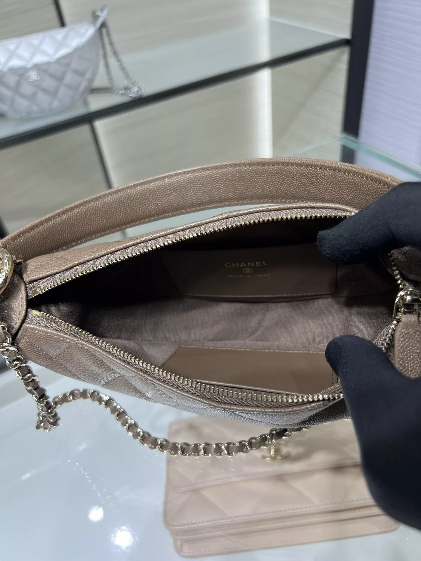 샤넬 퀼팅 디테일 멀티 웨어 백 상세 이미지 8