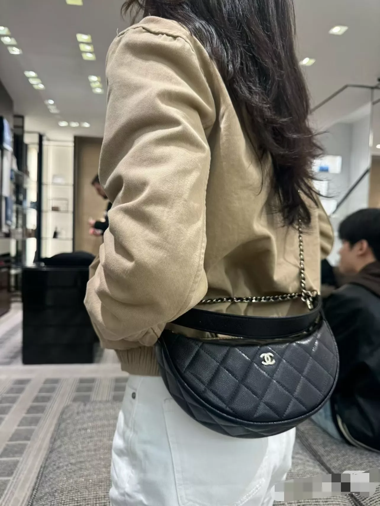 샤넬 체인 스트랩 달린 월형 숄더백 상세 이미지 13