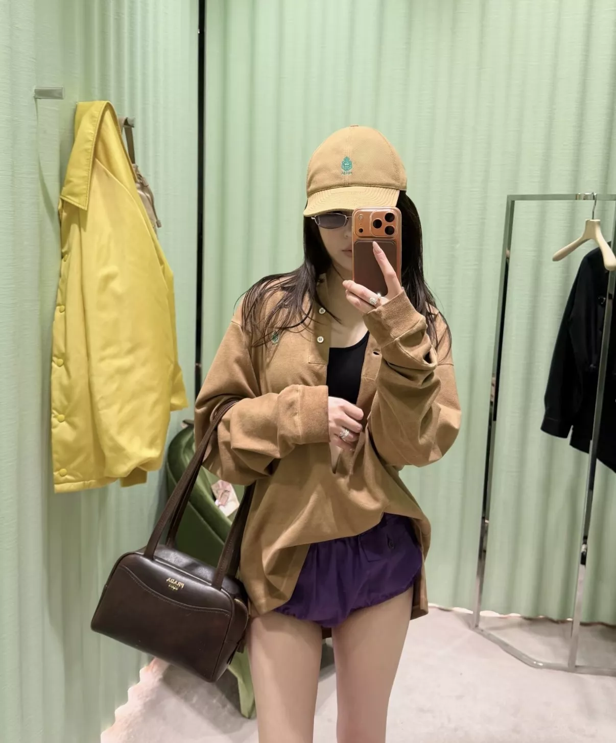 프라다 빈티지 무드 캐리 핸드백 상세 이미지 12