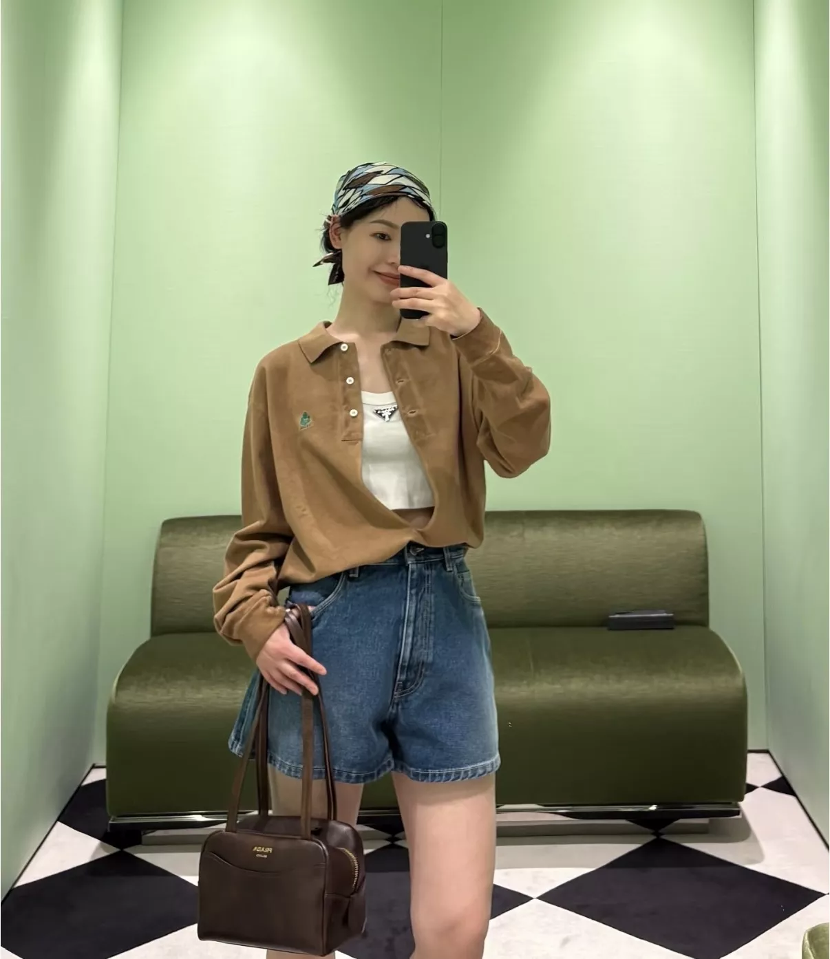 프라다 빈티지 무드 캐리 핸드백 상세 이미지 13