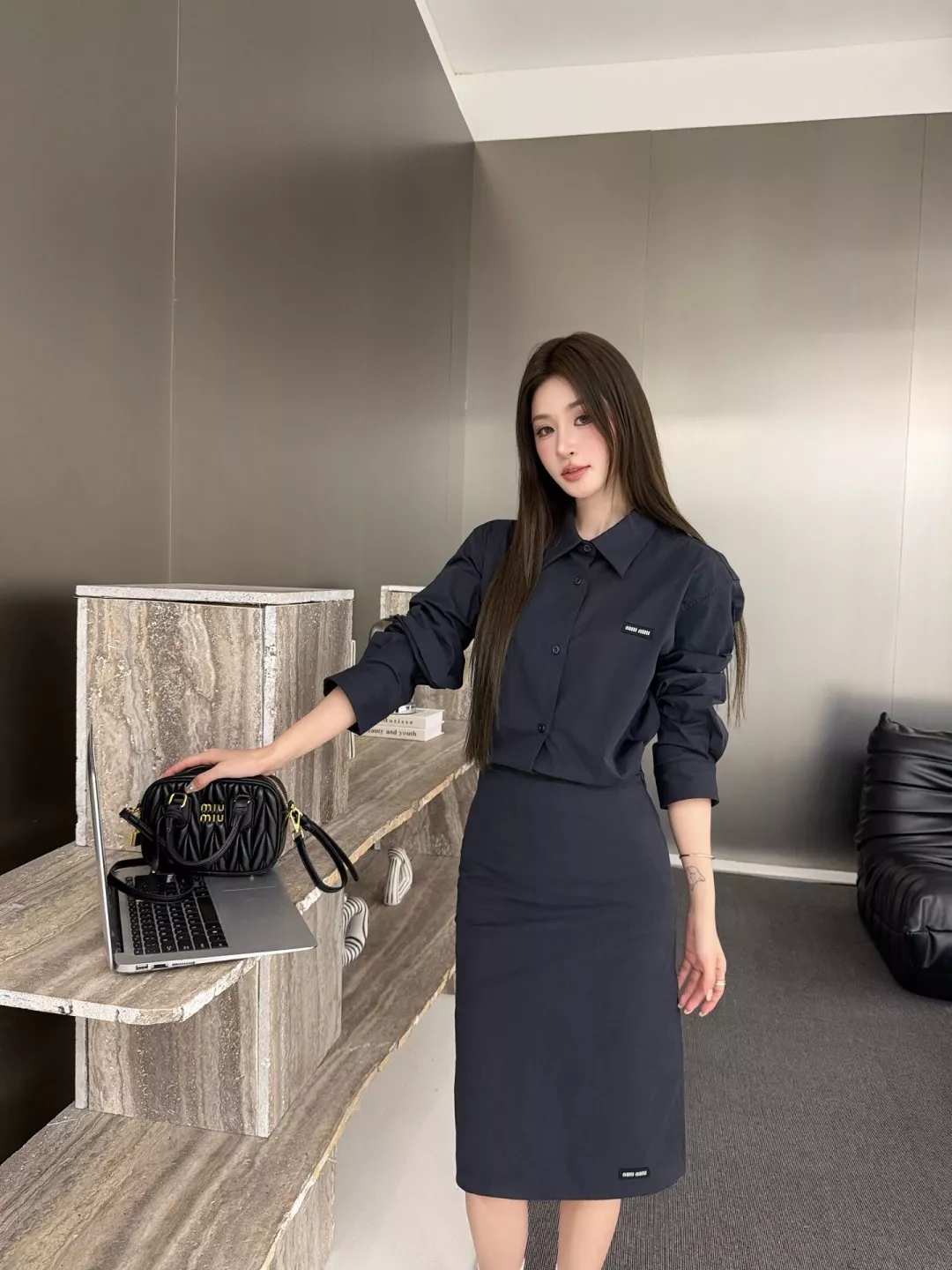 미우미우 로고 라벨 포인트 코튼 셔츠 상세 이미지 19