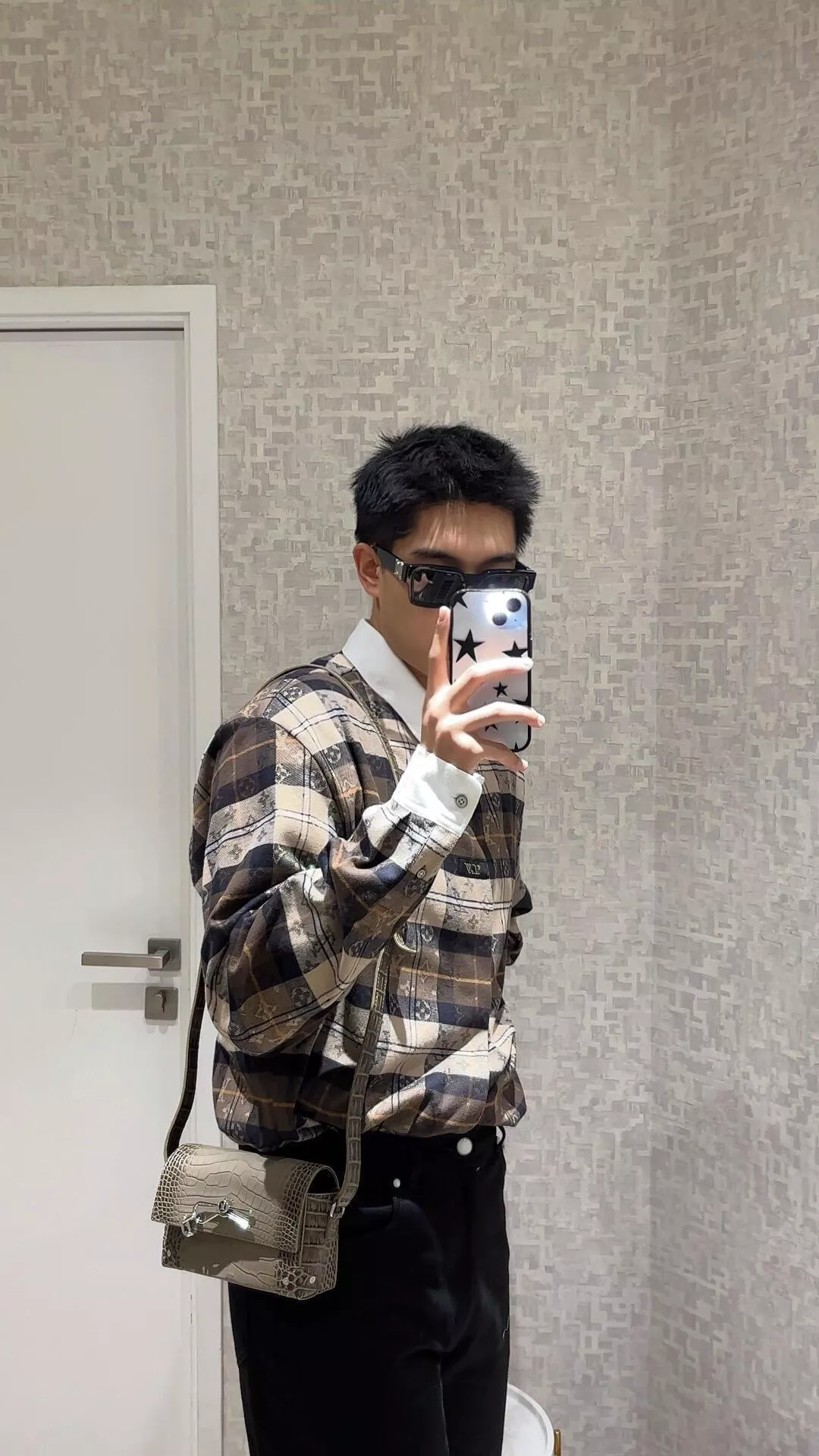 루이비통 모노그램 체크 플란넬 오버핏 셔츠 상세 이미지 87