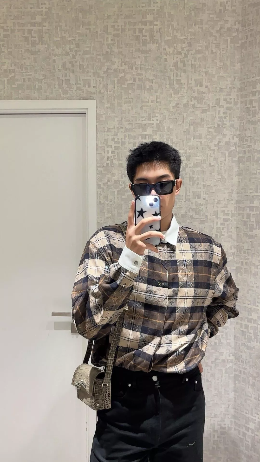 루이비통 모노그램 체크 플란넬 오버핏 셔츠 상세 이미지 86