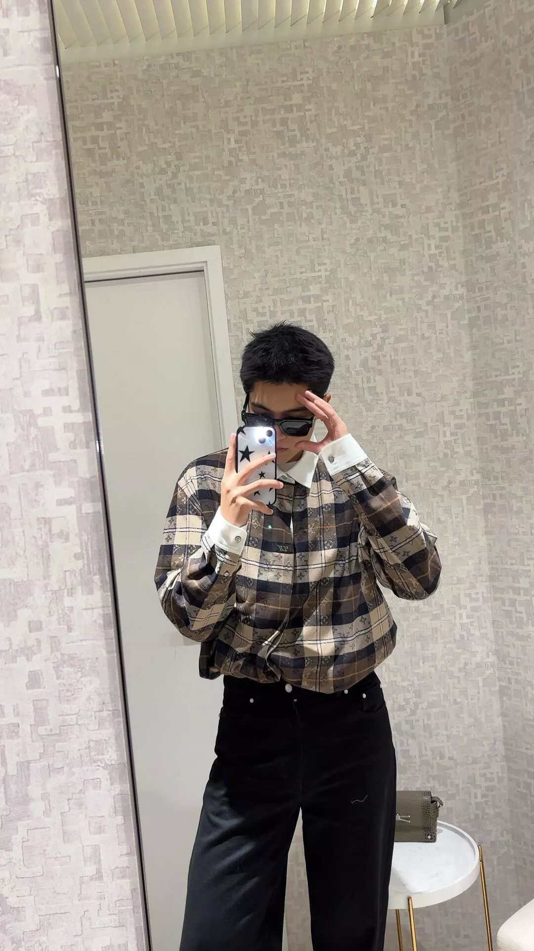루이비통 모노그램 체크 플란넬 오버핏 셔츠 상세 이미지 85