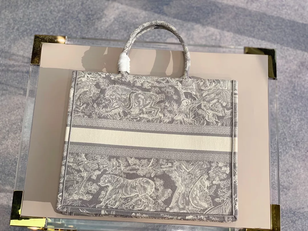 디올 그레이 타이거 자수 북 스타일 백 상세 이미지 27