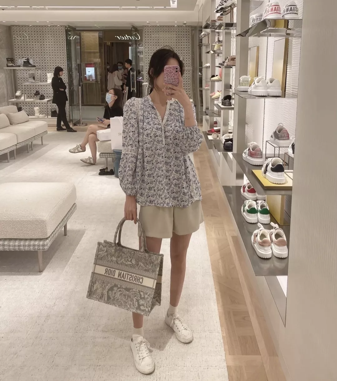 디올 그레이 타이거 자수 북 스타일 백 상세 이미지 45