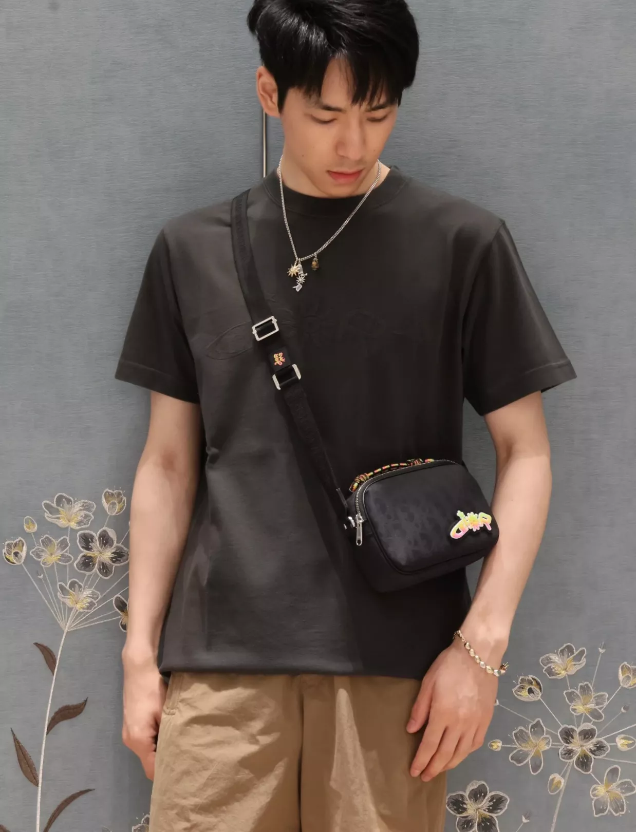 디올 협업 자수 라운드 반팔 탑 상세 이미지 20