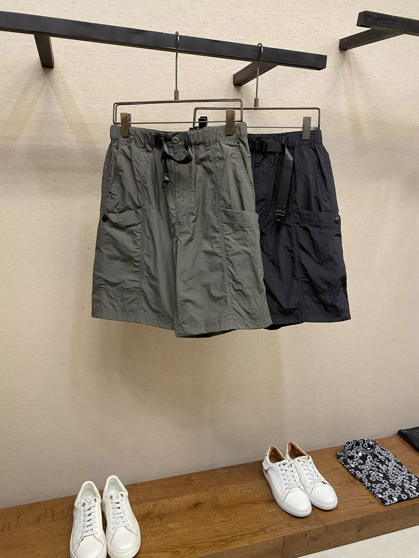 꼼데가르송 와이드 핏 공구 포켓 반바지 상세 이미지 3