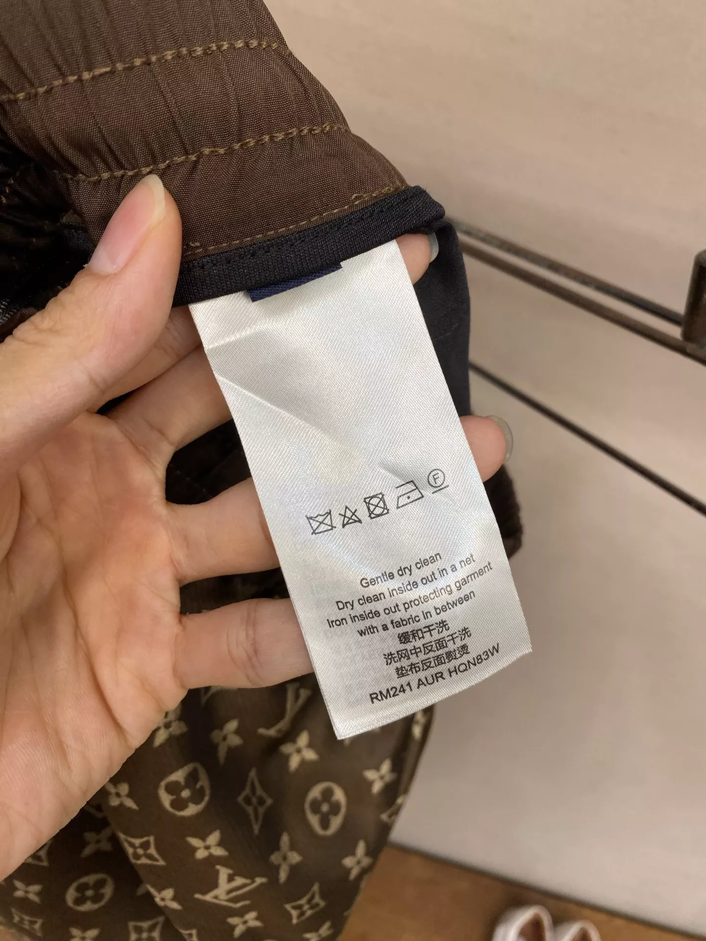 루이비통 클래식 모노그램 그라데이션 상세 이미지 7