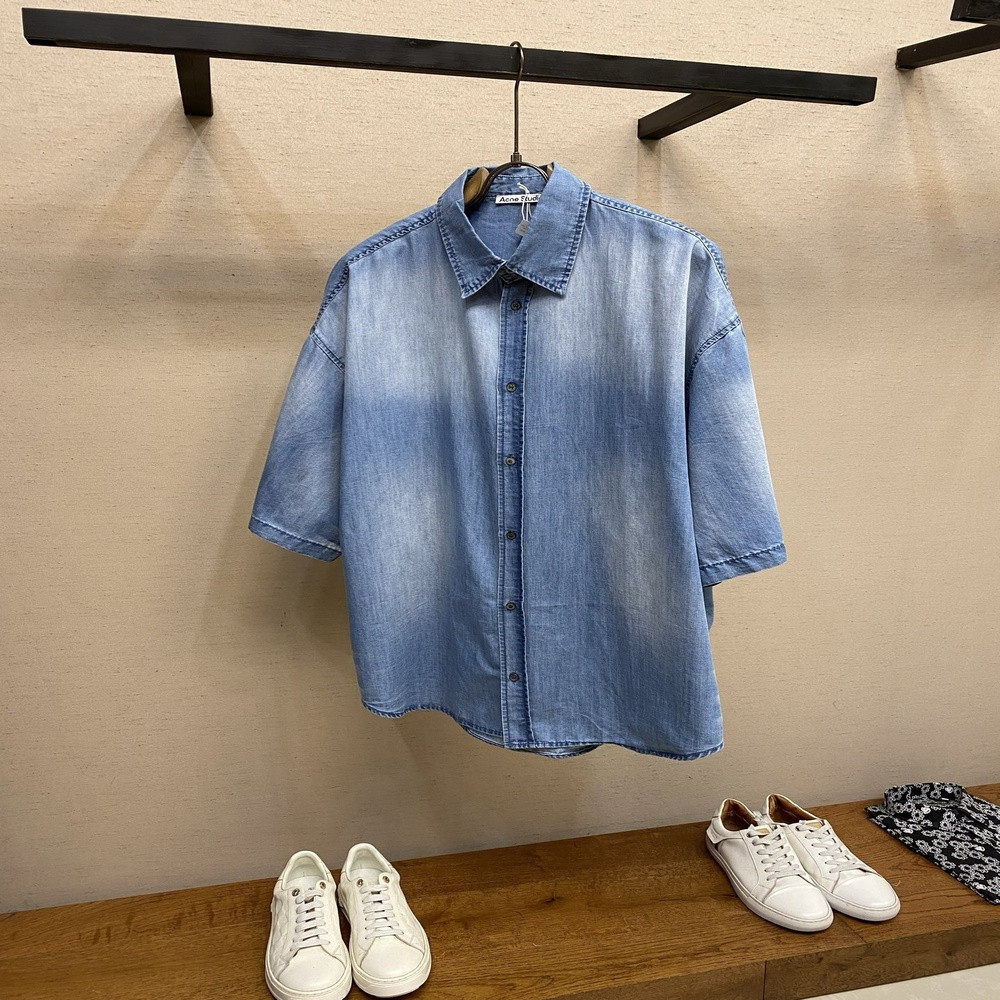 아크네스튜디오 1996 시리즈 로고 버튼 반소매 셔츠
