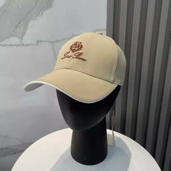 로로피아나 자수 포인트 베이스볼 모자