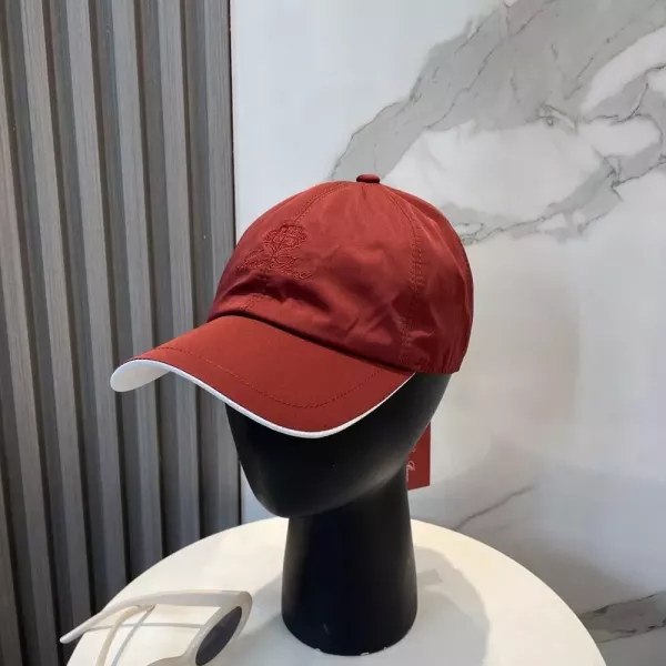 로로피아나 캐주얼 자수 포인트 모자