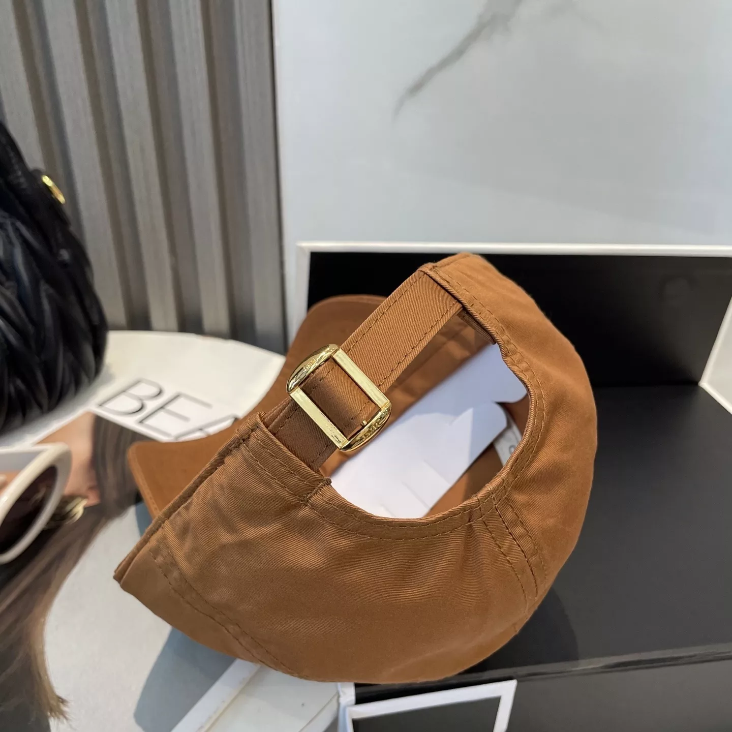 셀린느 C 로고 포인트 레터링 캡 상세 이미지 3