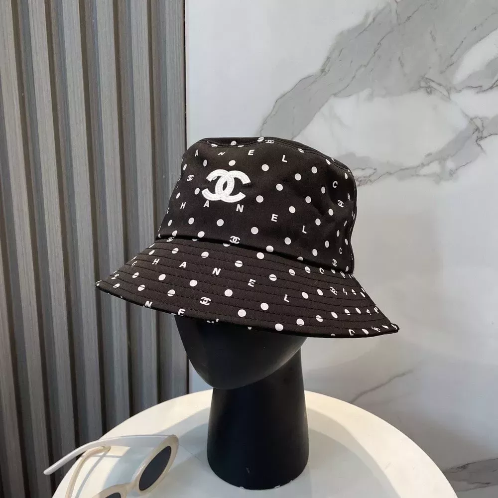 샤넬 자수 로고 포인트 도트 모자