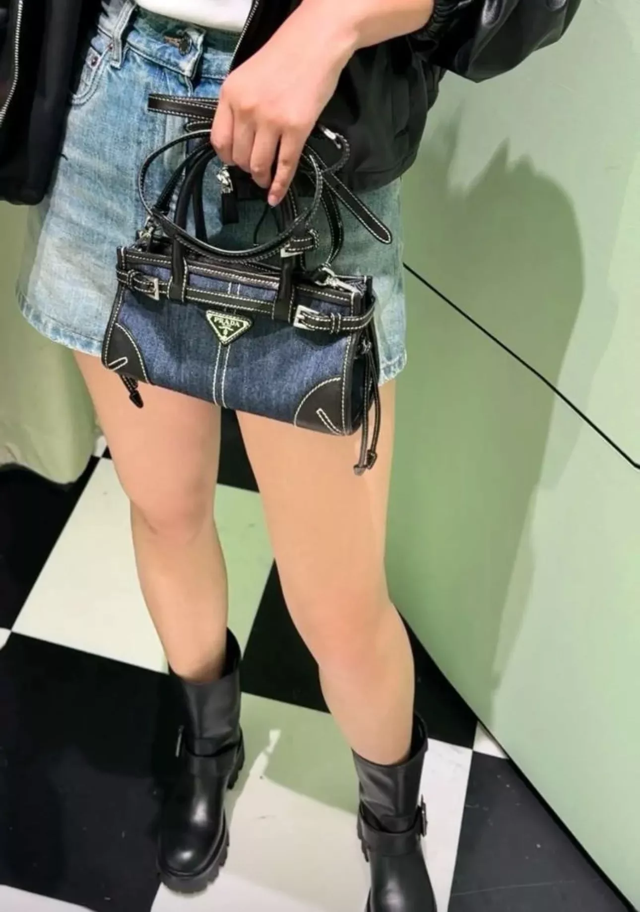 프라다 데님 배색 미니 보니 백 상세 이미지 21