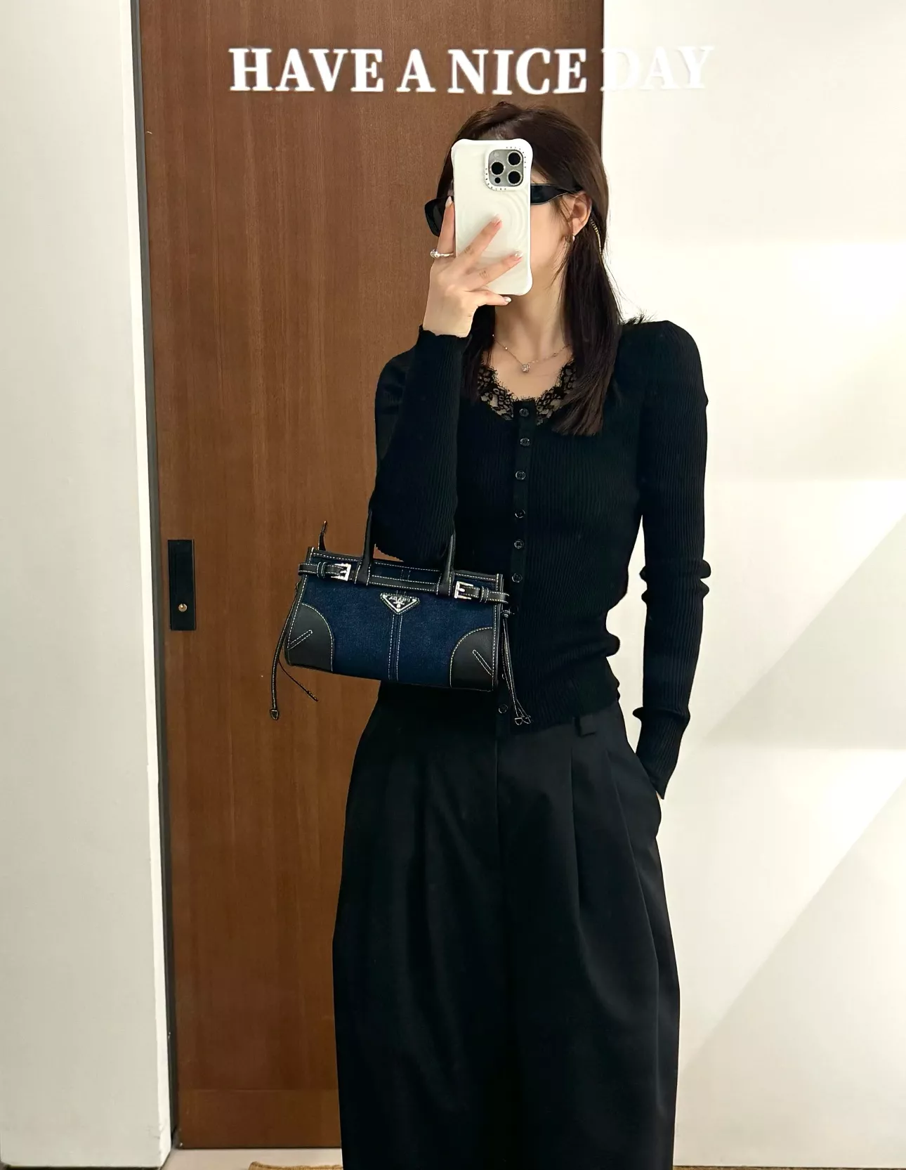프라다 데님 배색 미니 보니 백 상세 이미지 29