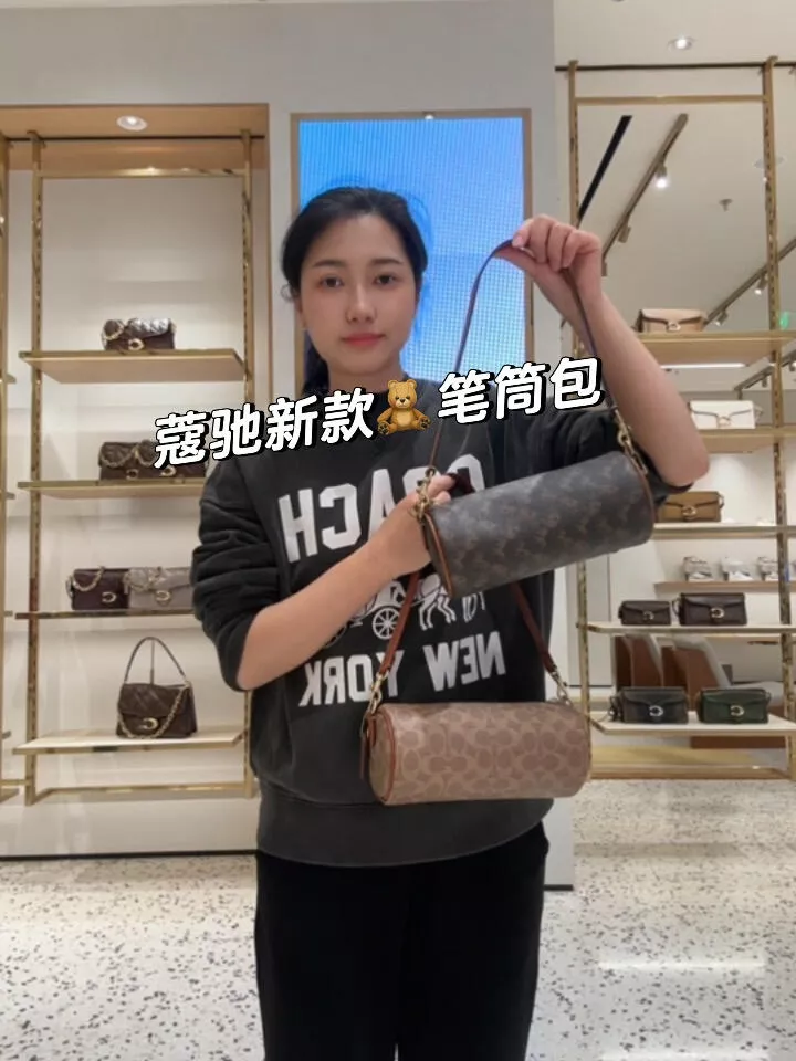 코치 시그니처 원통 실루엣 숄더백 상세 이미지 66
