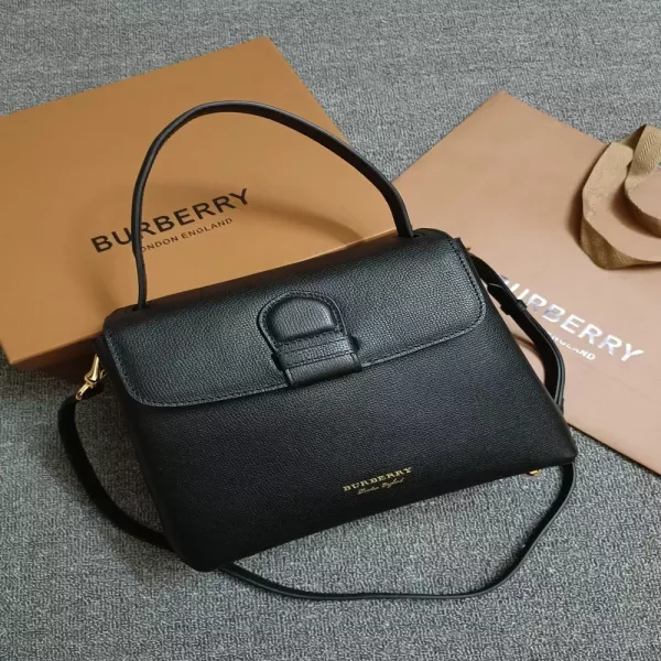 버버리 그레인 카프스킨 데일리 백