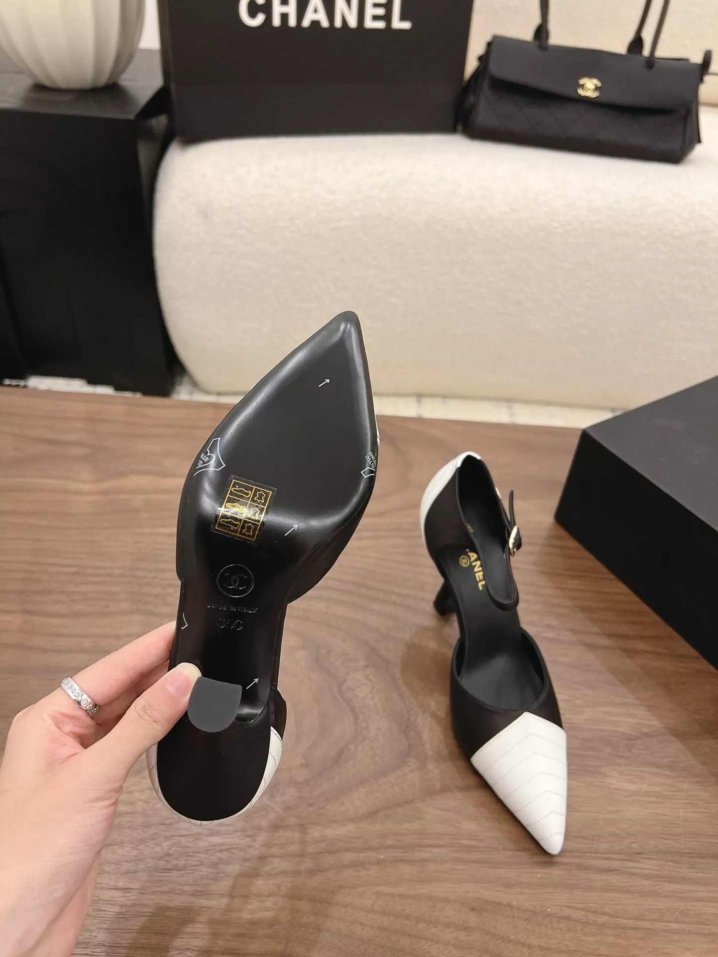 샤넬 투톤 포인트 메리제인 힐 상세 이미지 8