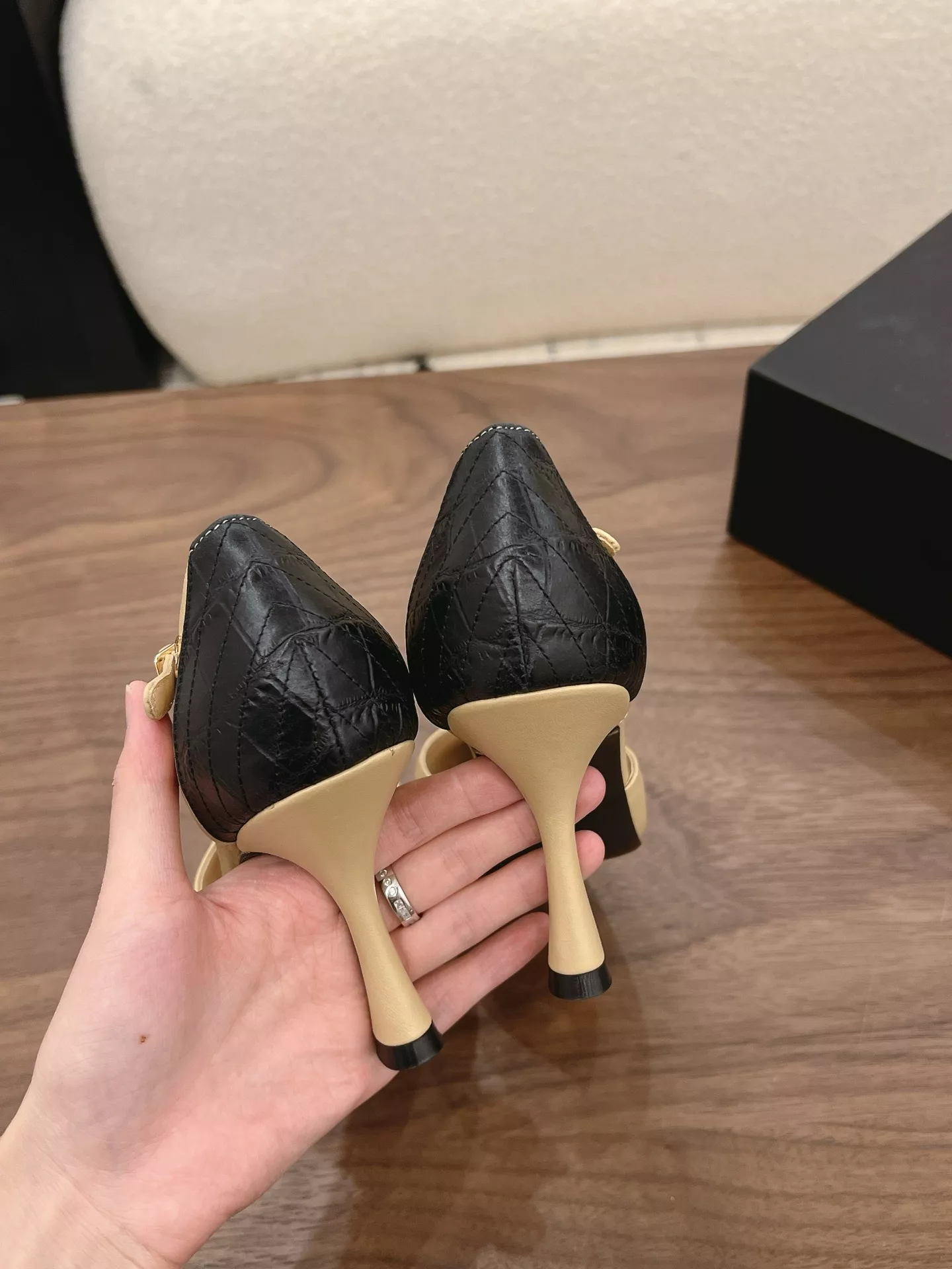 샤넬 투톤 포인트 슬링백 힐 상세 이미지 9