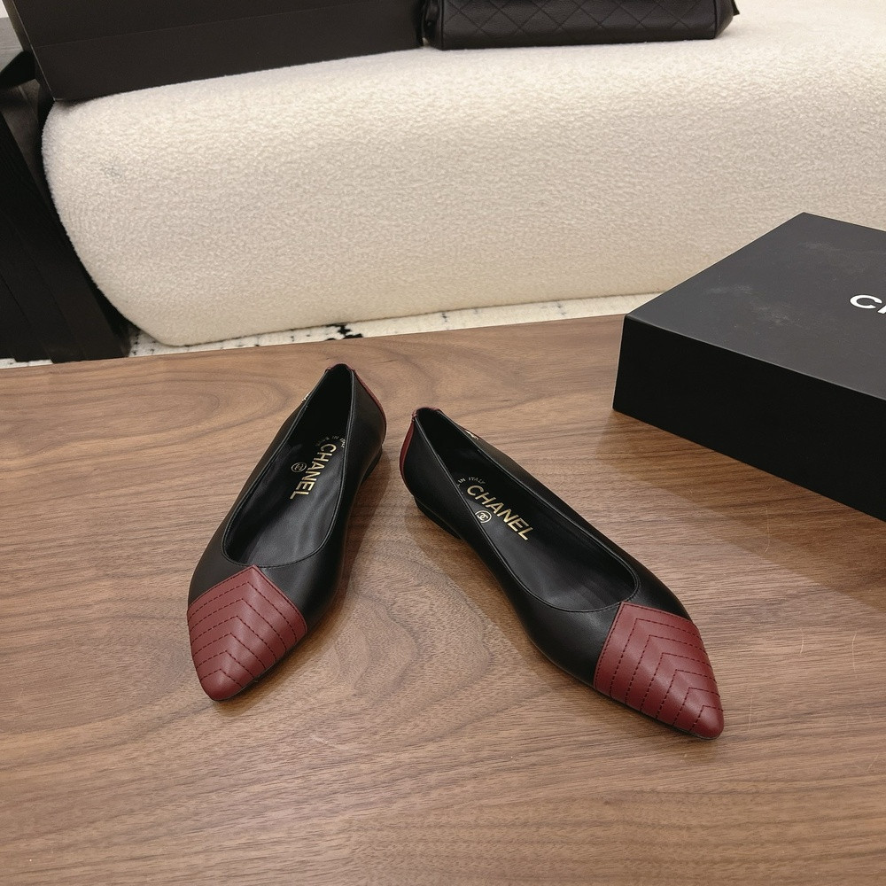 샤넬 클래식 투톤 포인트 플랫