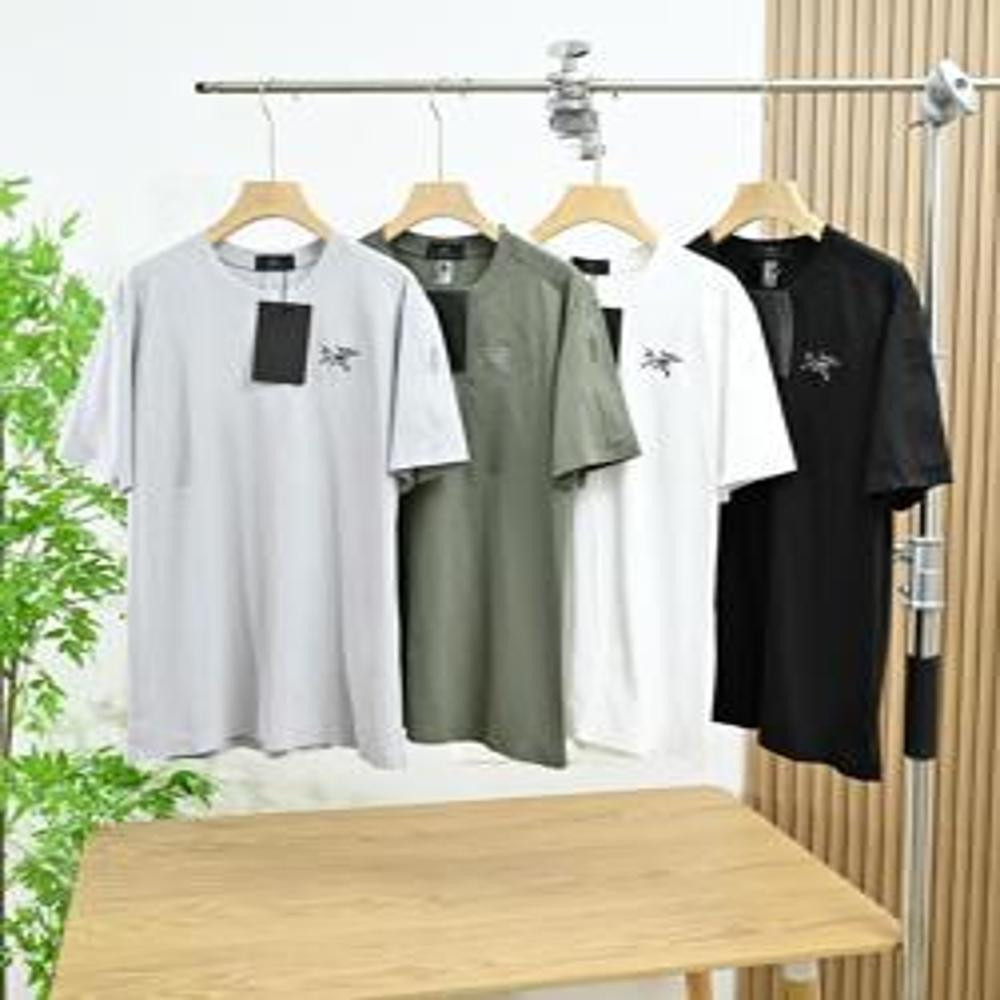 아크테릭스 2025 S/S 로고 자수 라운드넥 반팔 티셔츠