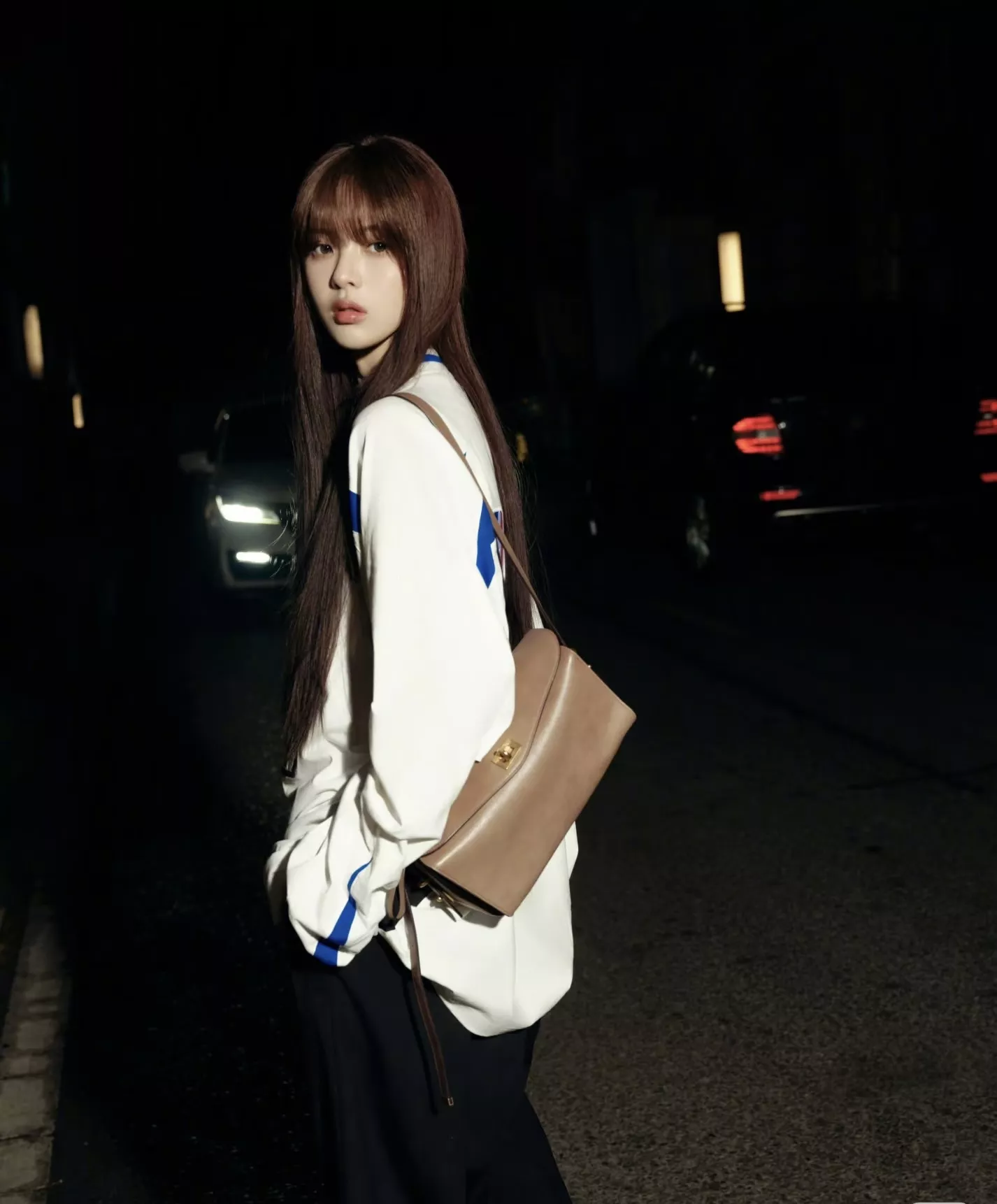 발렌시아가 회전 잠금장식 플랩 숄더백 상세 이미지 10