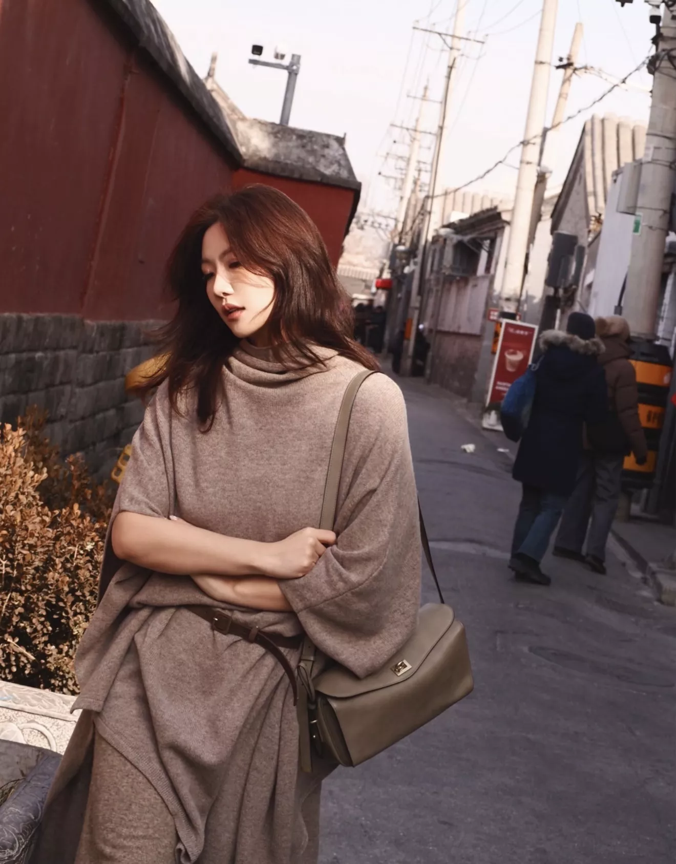 발렌시아가 회전 잠금장식 플랩 숄더백 상세 이미지 14