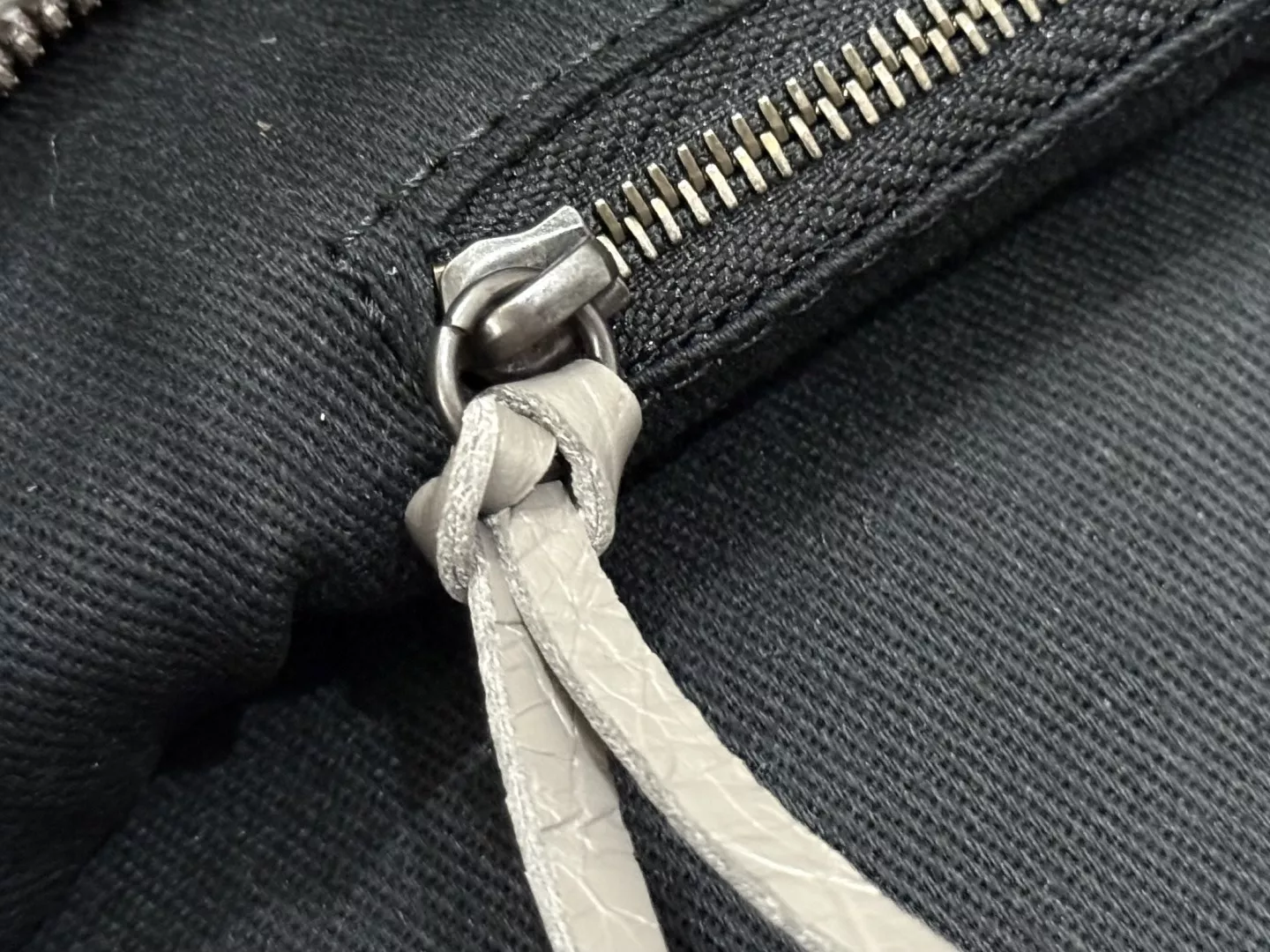 발렌시아가 클래식 모터 디테일 시티백 상세 이미지 11