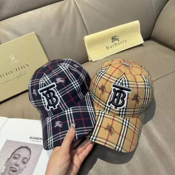 버버리 체크 패턴 자수 볼캡