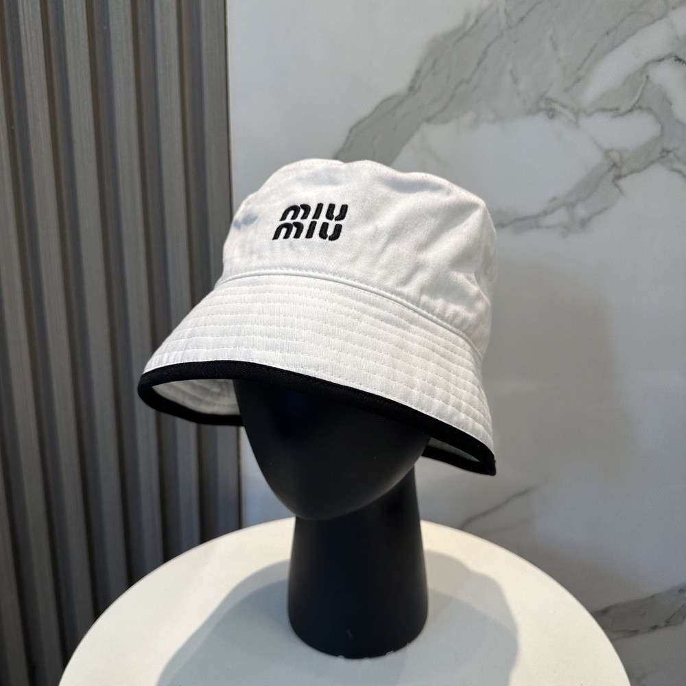 미우미우 자수 포인트 버킷 모자