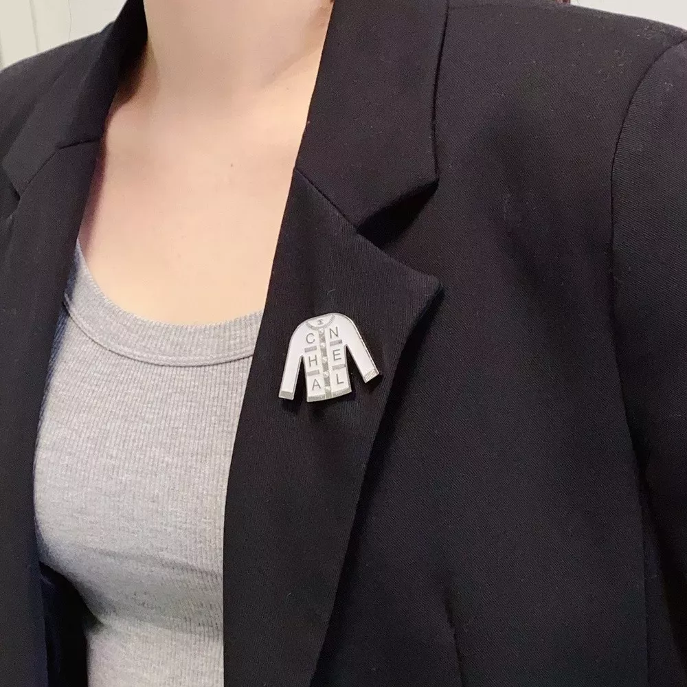 샤넬 블랙 화이트 포인트 브로치