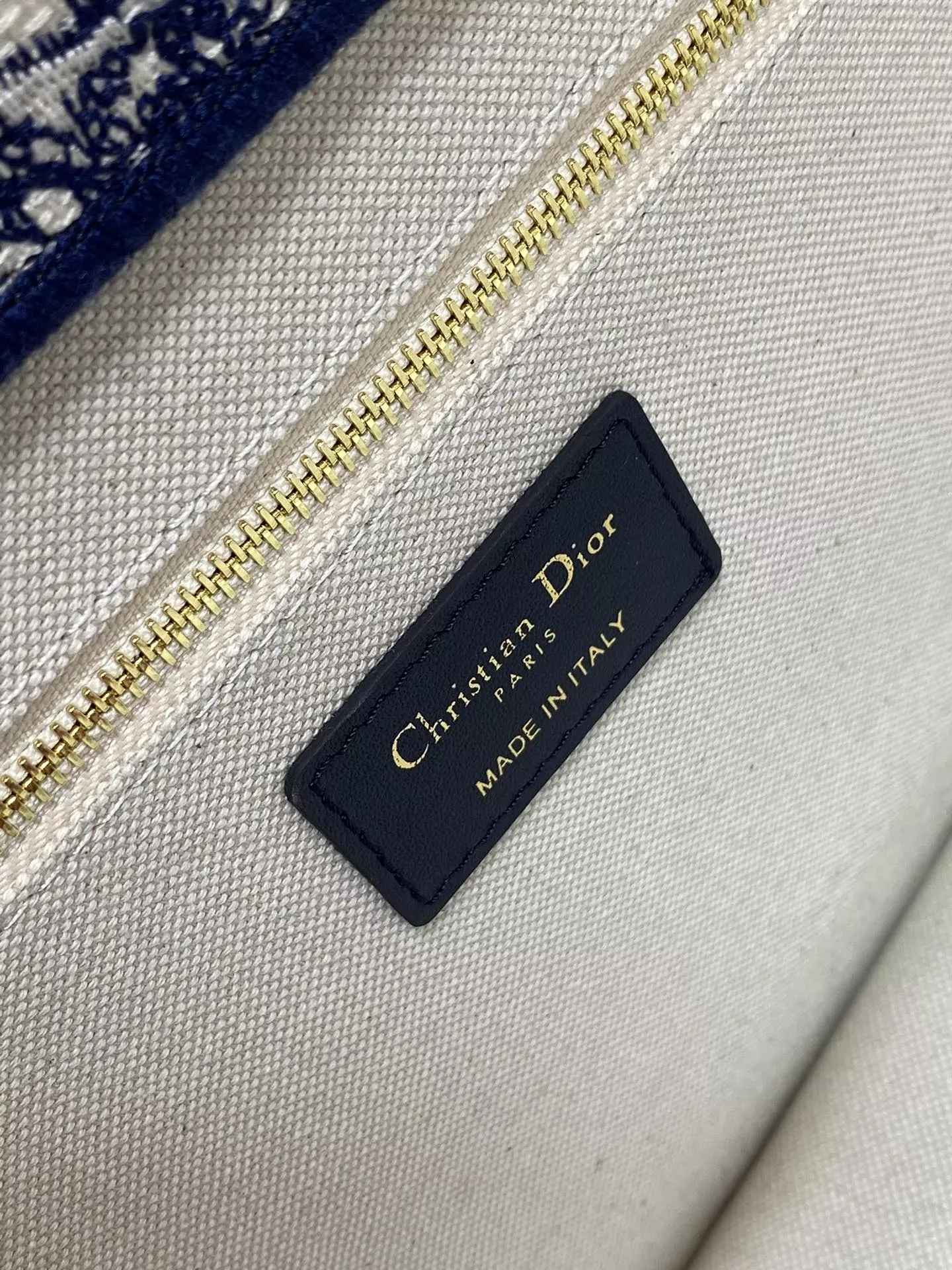 디올 타이거 자수 디테일 토트백 상세 이미지 9