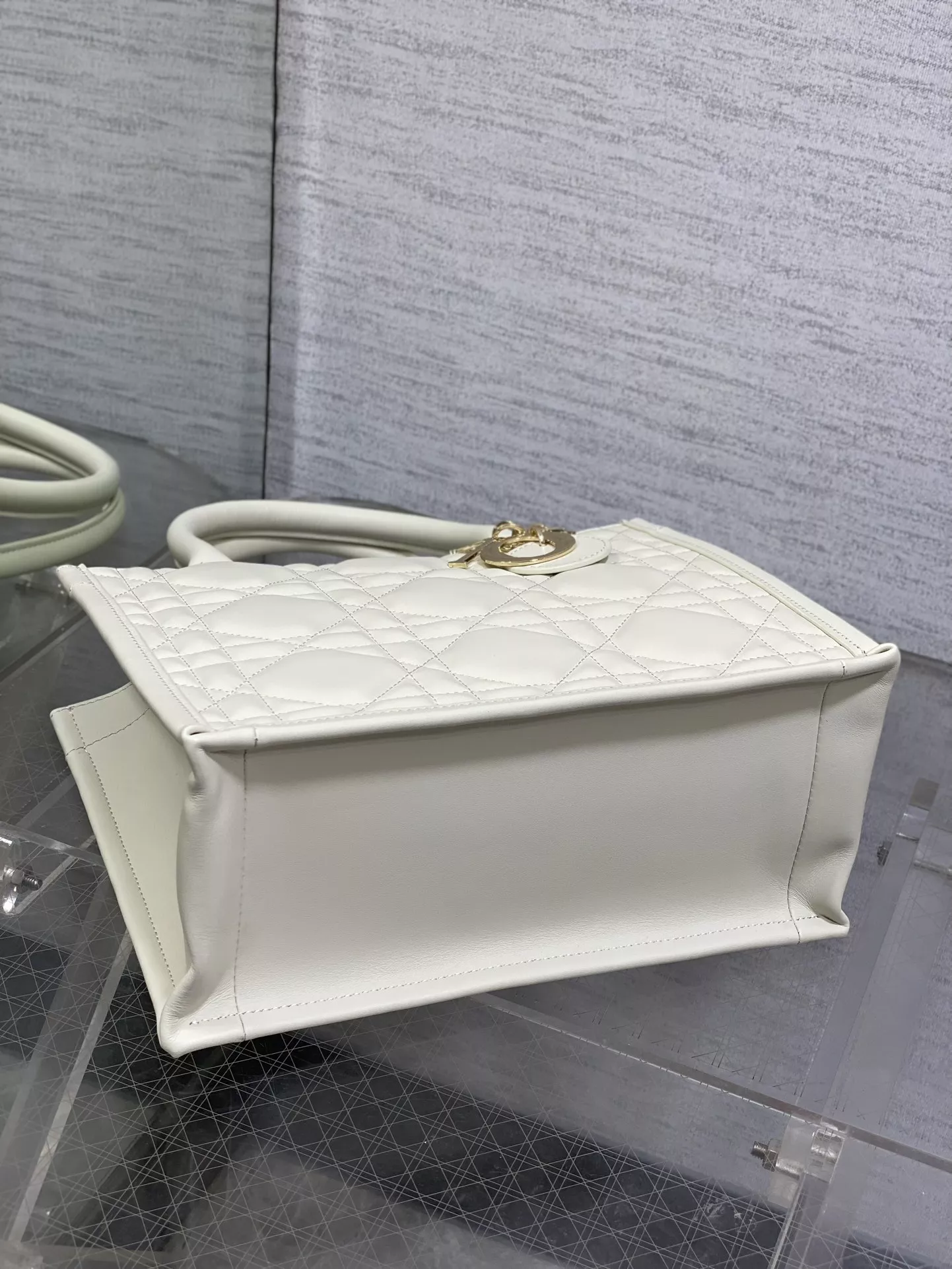 디올 퀼팅 레더 토트백 상세 이미지 7