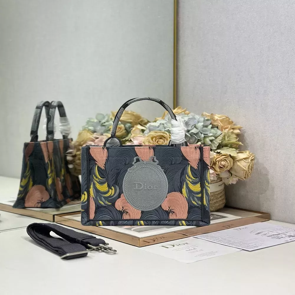 디올 자수 포인트 미니 북 토트백