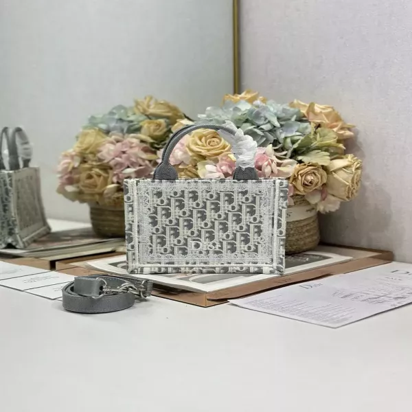 디올 미니 북 토트 자수 핸드백