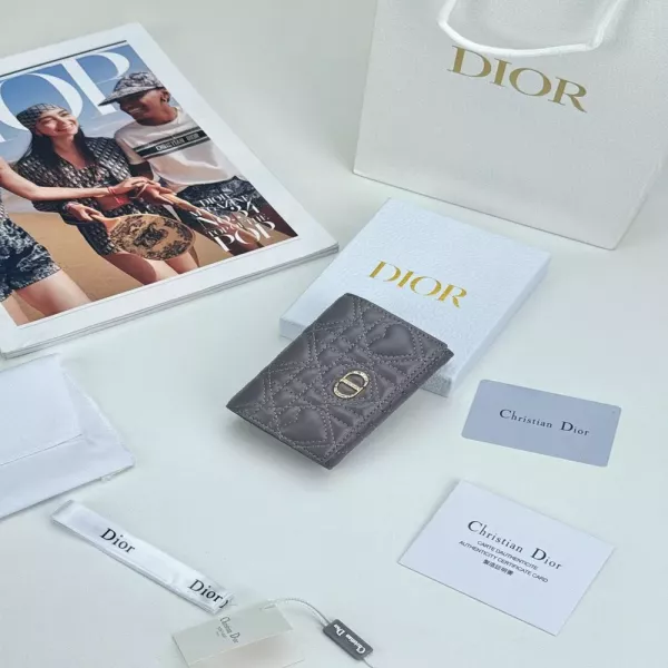 디올 카로 글리신 CD 로고 지갑