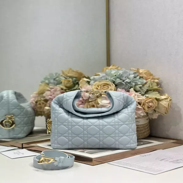 디올 글레이셔 블루 양가죽 퀼팅 백