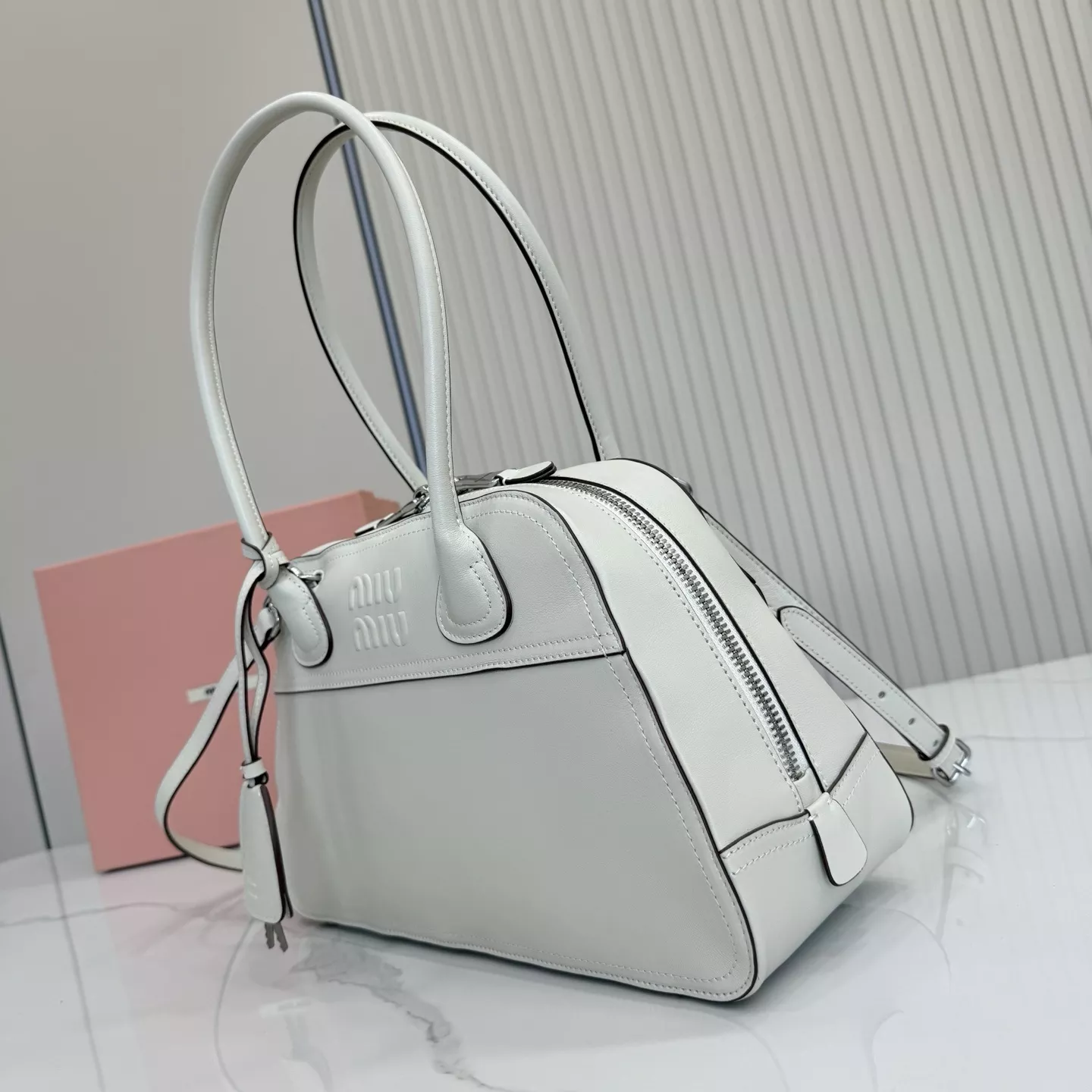 미우미우 비반트 볼링 스타일 핸드백 상세 이미지 3