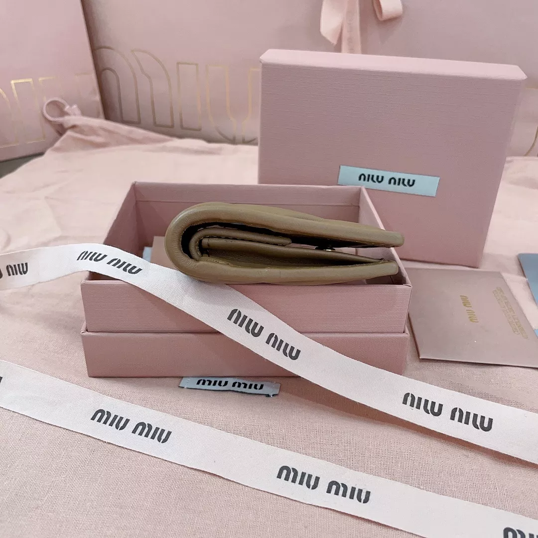 미우미우 포켓 월렛 스타일 소지갑 상세 이미지 3